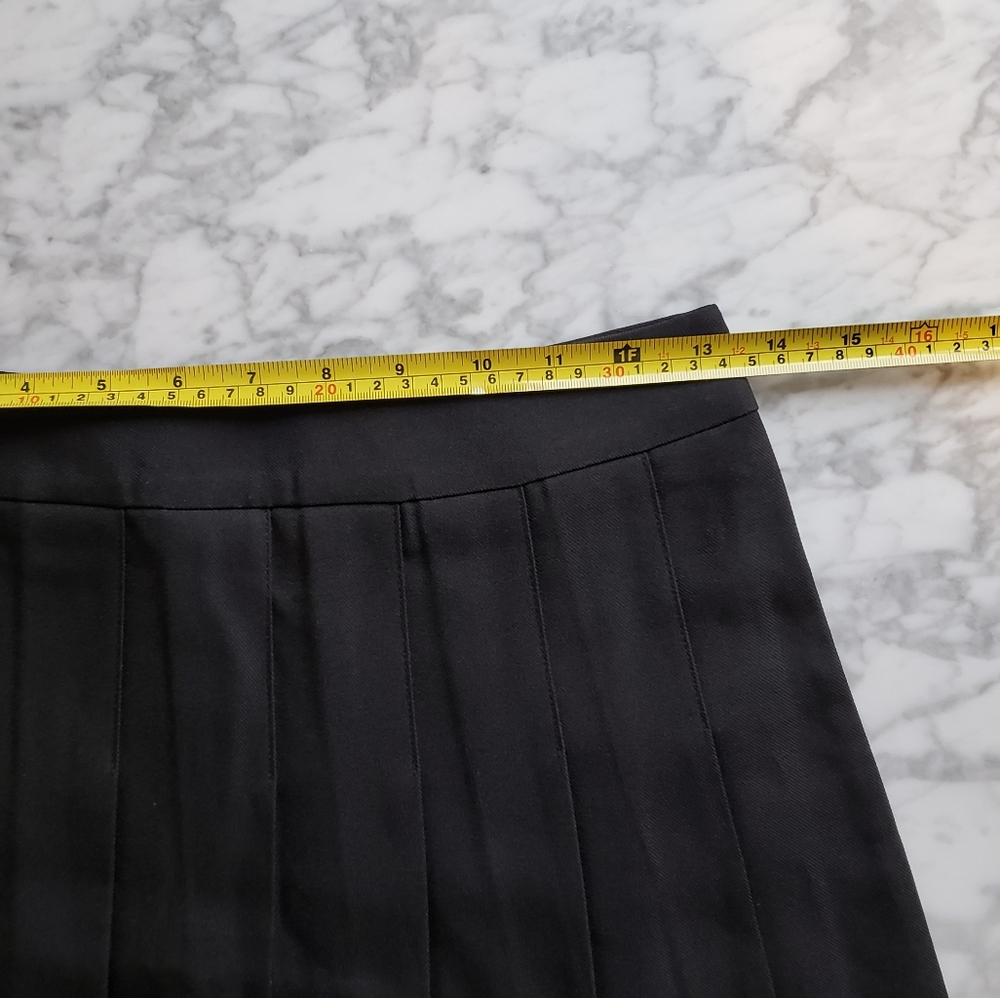 NWOT Pleated mini skirt black - Picture 3 of 4